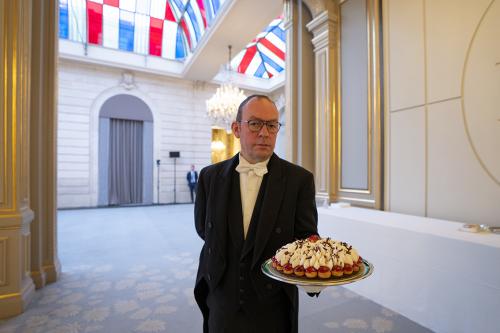 Service du gâteau emblématique franco-allemand lors du Conseil des Ministres franco-allemand